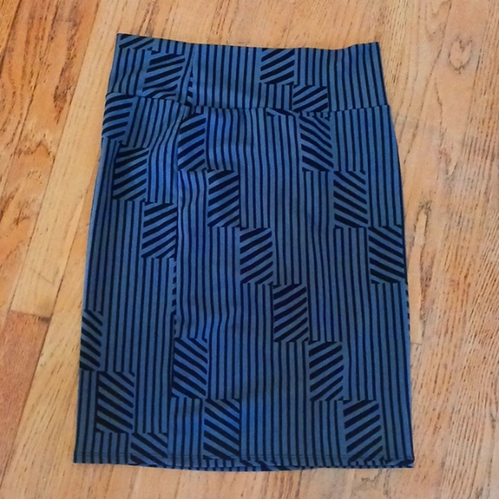 🔷️L LulaRoe Cassie Skirt